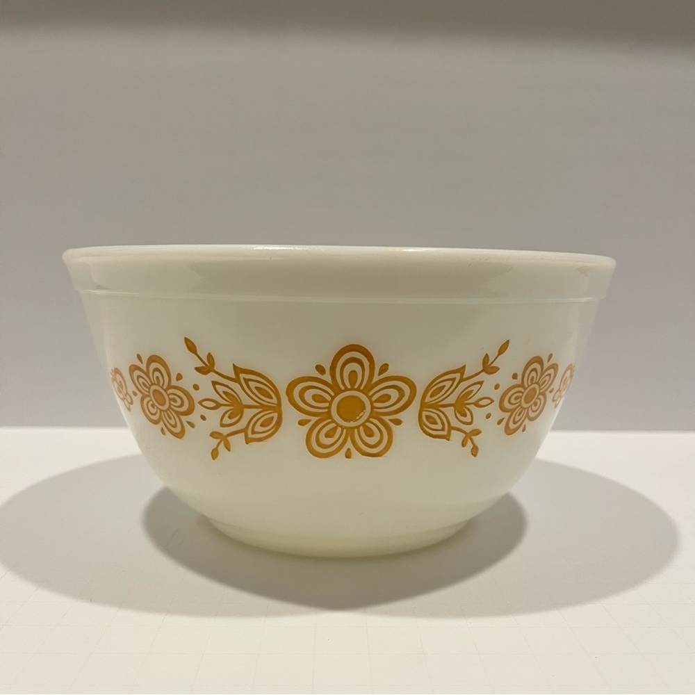 Pyrex Butterfly Gold Mixing Serving Bowl